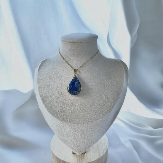 Gold tone detaylı Lapis Lazuli doğal taş kolye