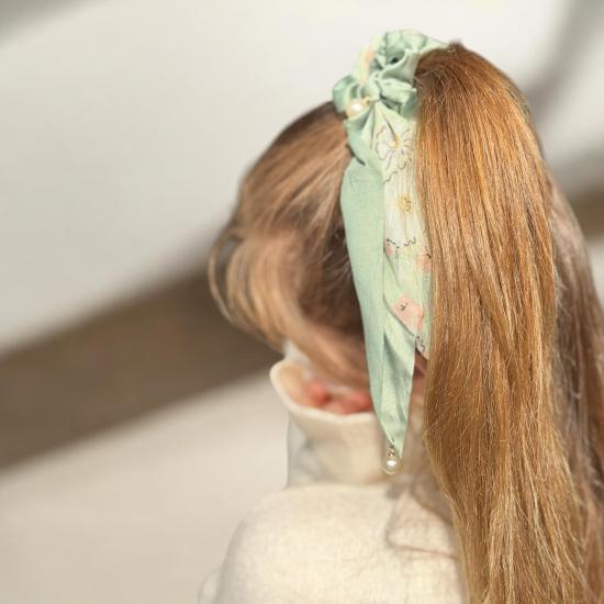 Fullas inci detay yeşil scrunchie toka